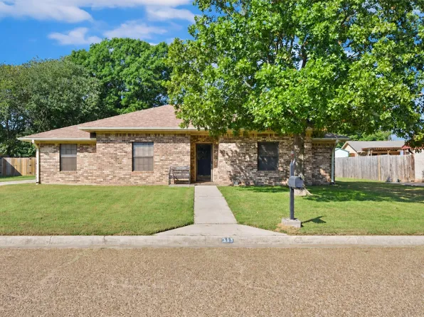 311 Wheeler Creek Ct, Gainesville, TX 76240