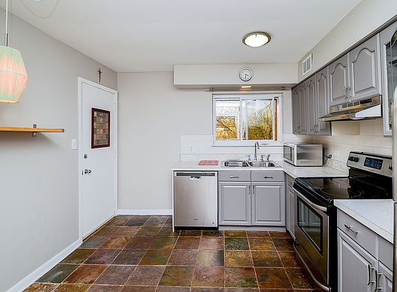 5th image of 9474 Bay Colony Dr APT 3E