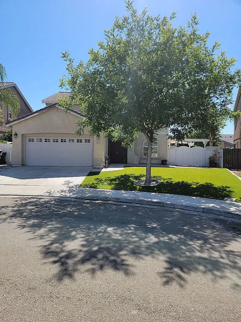4 bed, 2841 sqft, $3,400 — Photo 1