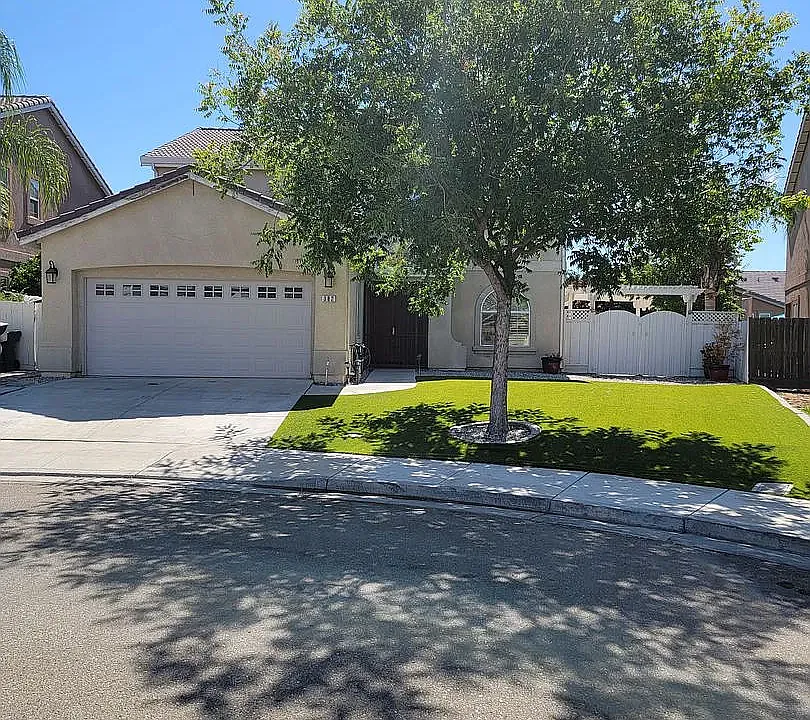 382 Tennis Ct