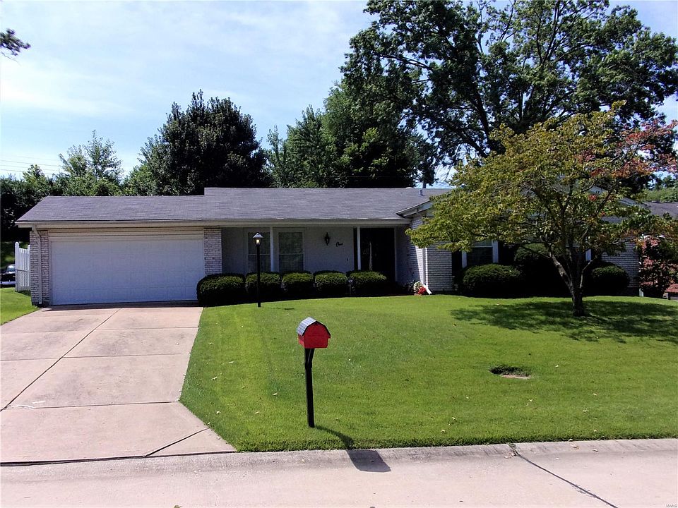 1st image of 1 Fairway Ct