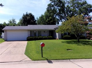 1 Fairway Ct, Florissant, MO 63033