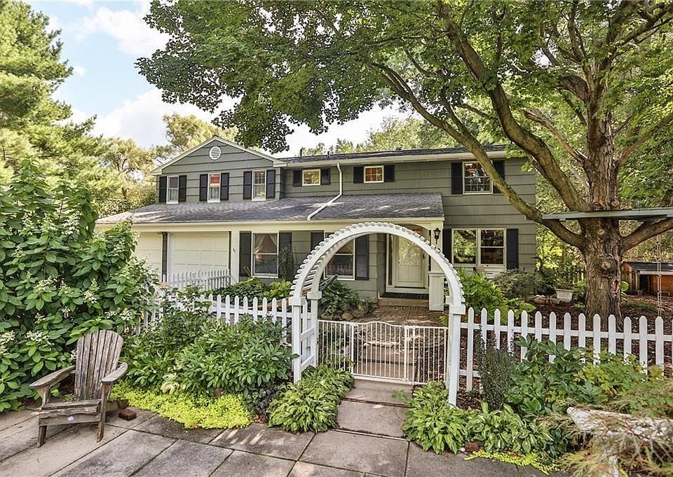 1st image of 12 Laureldale Dr