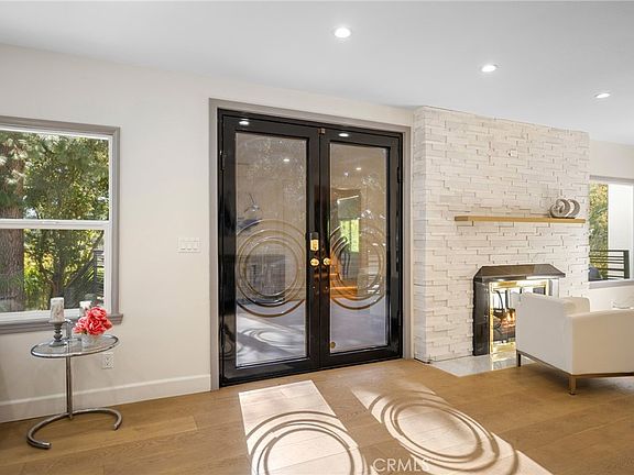 4th image of 2065 E Altadena Dr