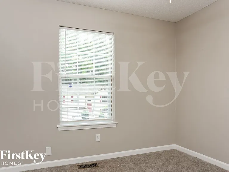 6319 Hillview Ln — Photo 12