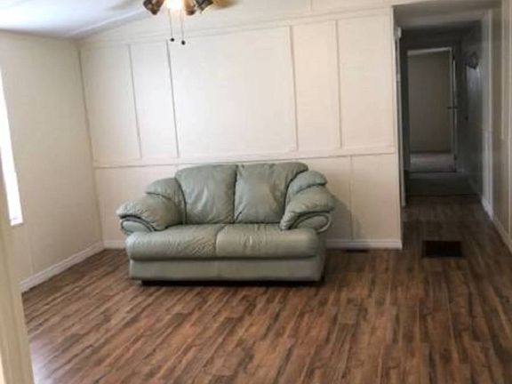 5th image of 536 Sunnybrook Cir W
