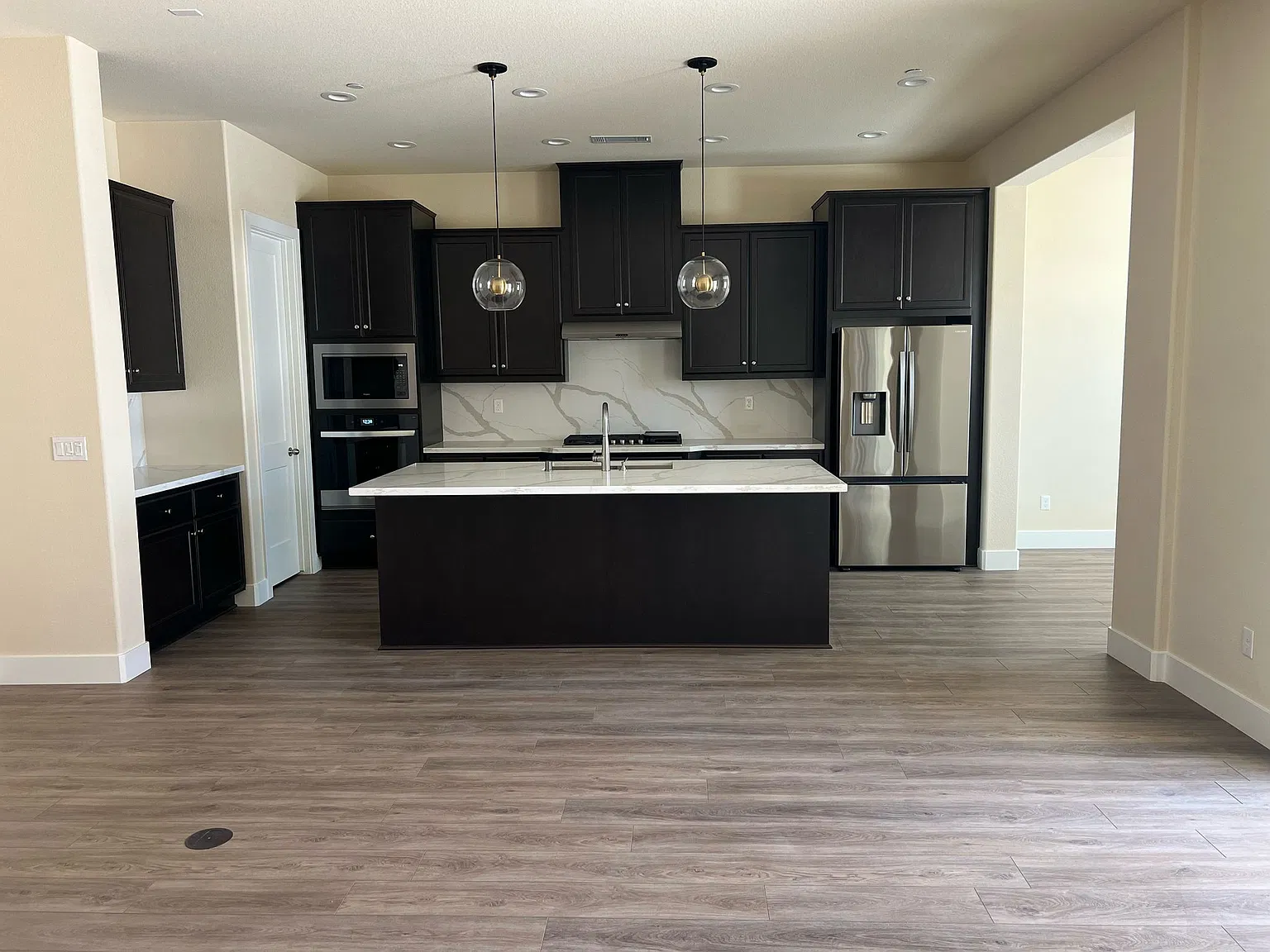 2 bed, 1600 sqft, $2,800 — Photo 4