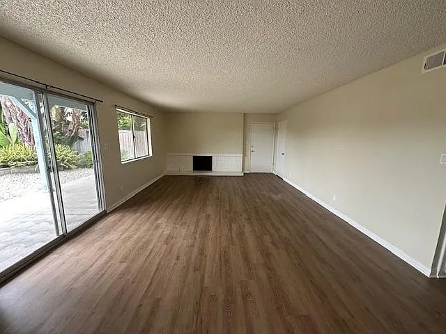 2727 Bayshore Ave — Photo 4