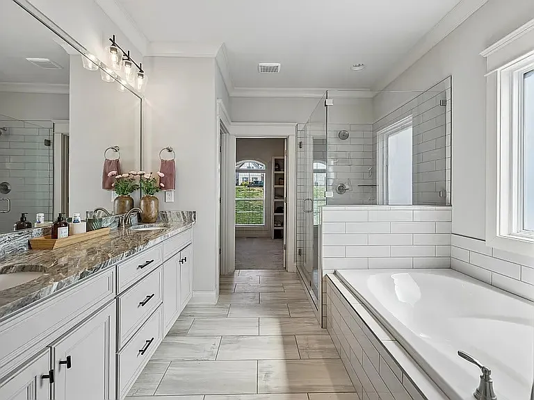 230 Amana Dr — Photo 4