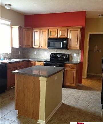 3rd image of 2208 Diane St