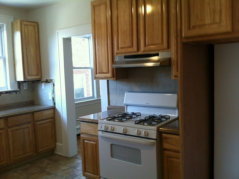 2nd image of 548 Broadway APT 2L