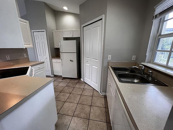 3rd image of 708 Jack Ave S