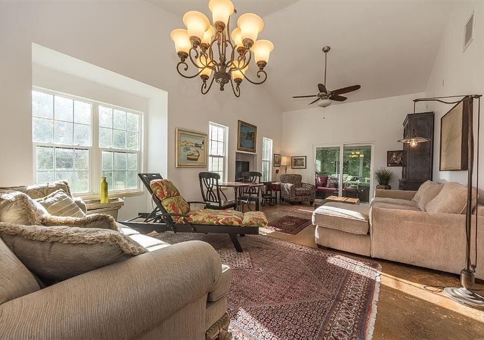1st image of 1945 Westminster Cir APT 1