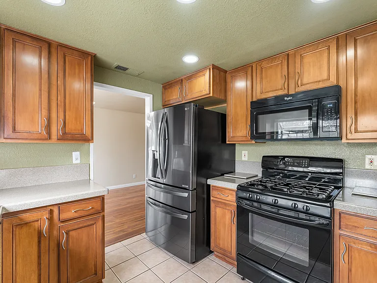 833 Joanna Dr — Photo 8