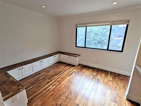 5th image of 135 Galewood Cir