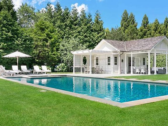 3rd image of 72 Quogue St