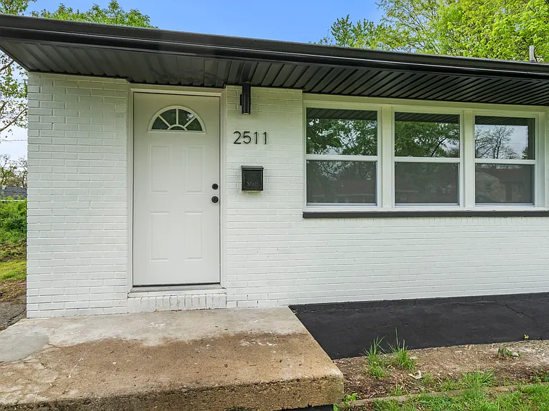2511 Baywood St — Photo 3