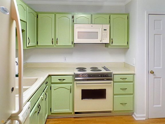 4th image of 7122 Forest Ln