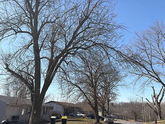 5th image of 4015 Lawn Ave