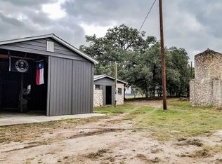 118 N Hahl St, Tuleta, TX 78162