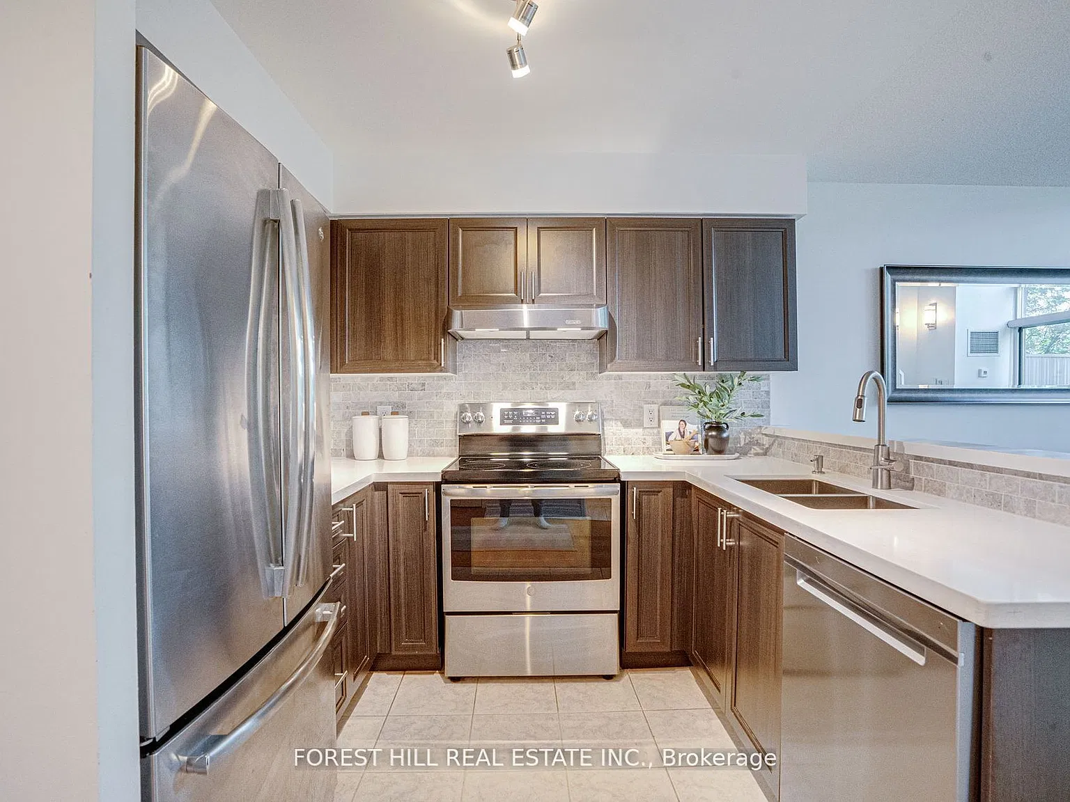 200 Manitoba St — Photo 4