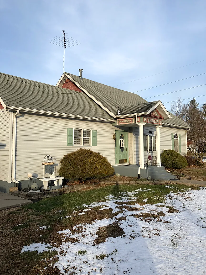 1108 S Macoupin St photo 1