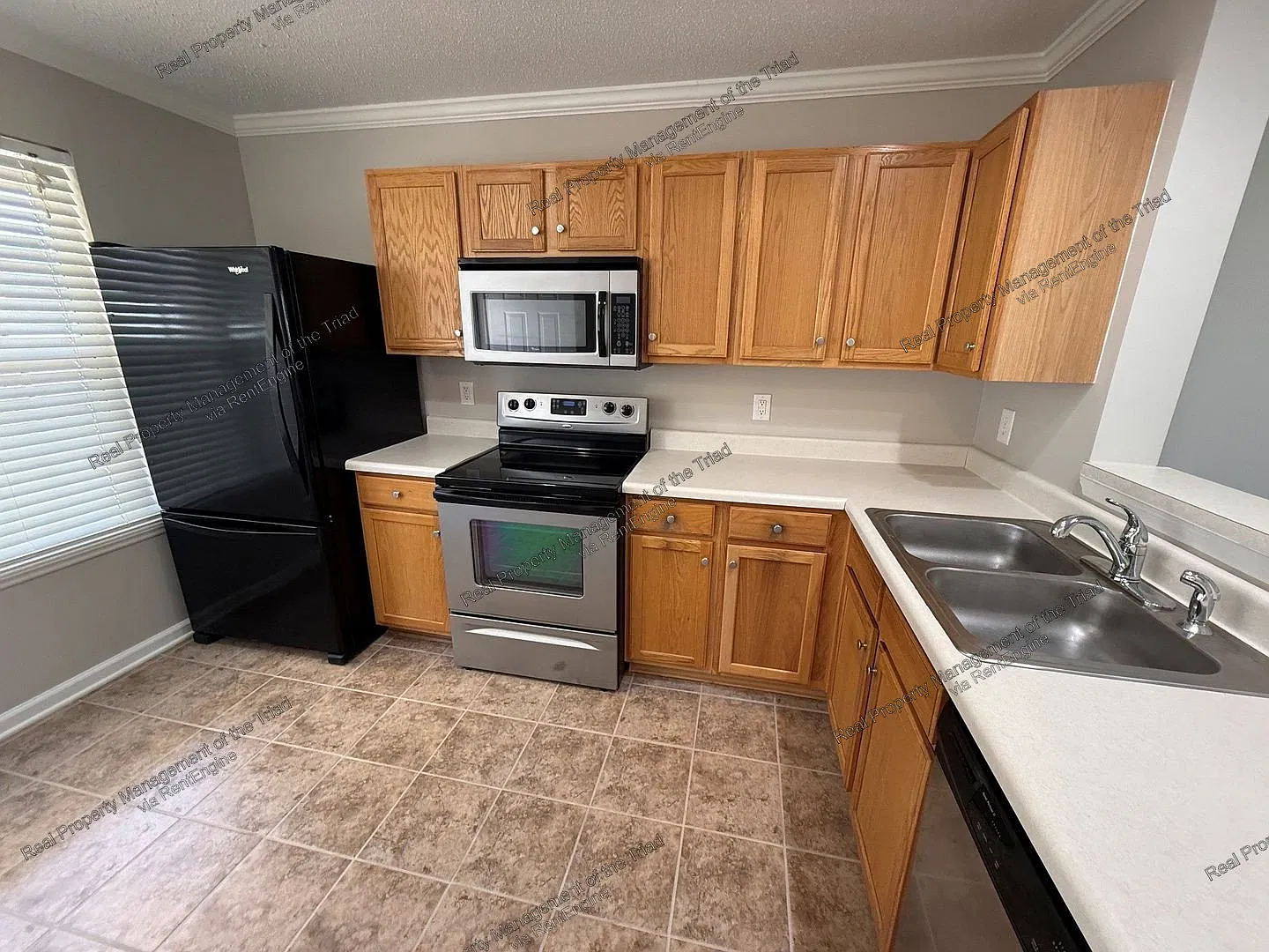 2 bed, 2.5 bath, 1026 sqft, $1,495 — Photo 3
