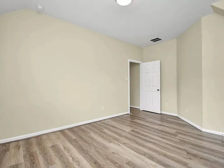 6315 Bain Dr — Photo 37