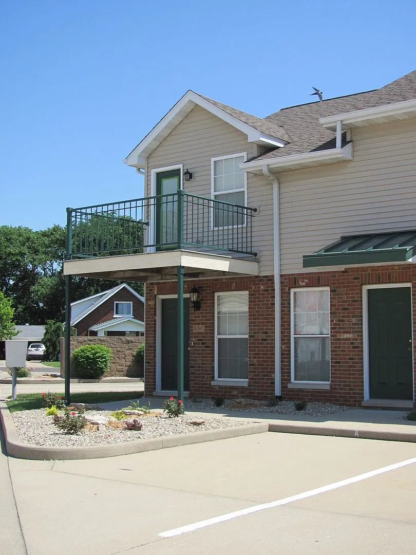 Cedar Pointe — Photo 2
