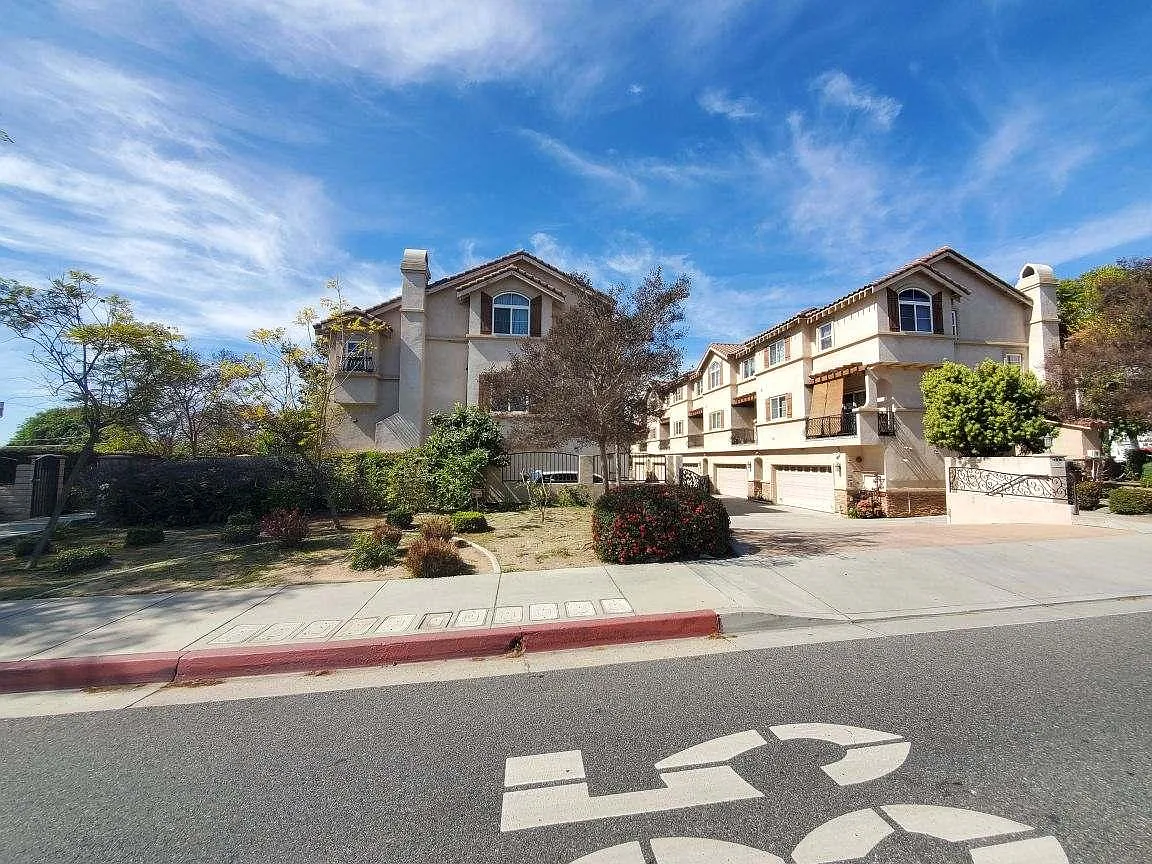 1266 Duarte Rd — Photo 2