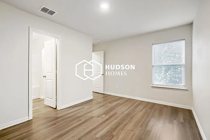 1013 Earle Ave — Photo 12