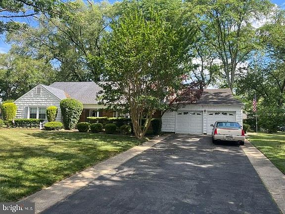 3rd image of 4 Chalford Ln