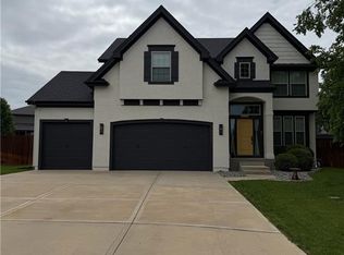 8426 Green Rd, Lenexa, KS 66227