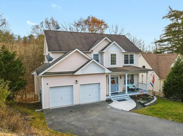 330 Rolling Hills Dr, East Stroudsburg, PA 18302