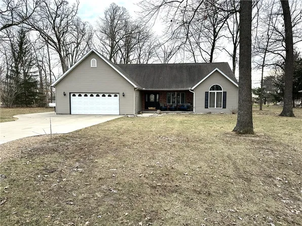 39 Beyers Lake Est, Pana, IL 62557