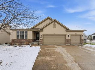 1021 SW Cheshire Dr, Lees Summit, MO 64083