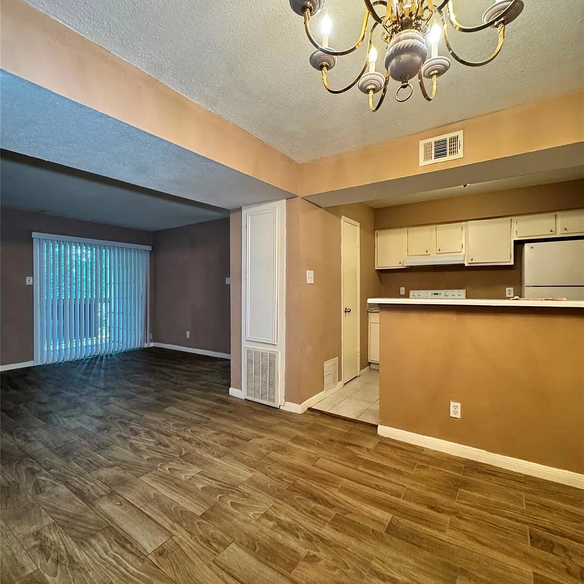 1 bed, 1.0 bath, 689 sqft, $899 — Photo 3
