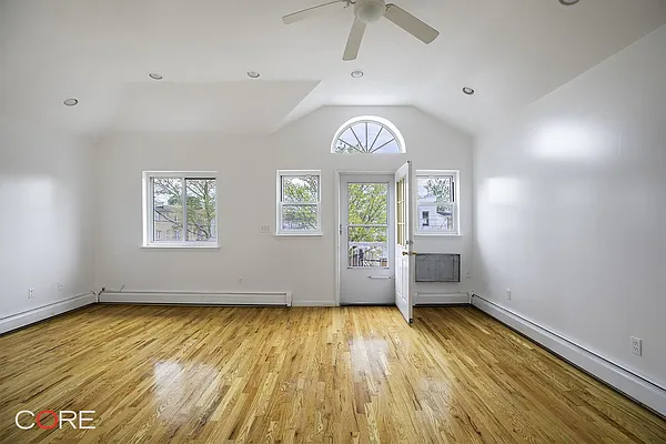 Rented by CORE | media 2