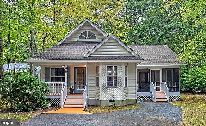 1st image of 124 Camelot Cir