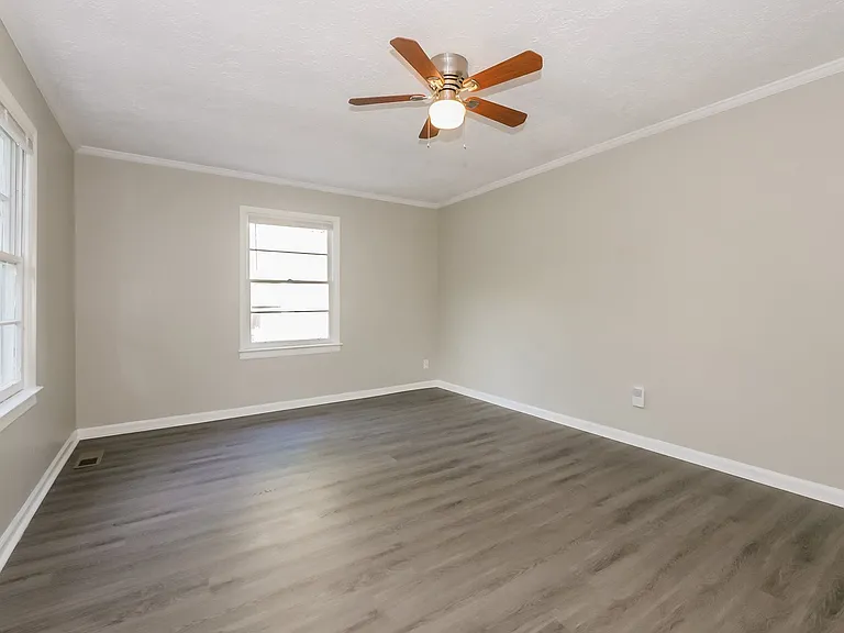 865591_020_living_room_12936548.jpg