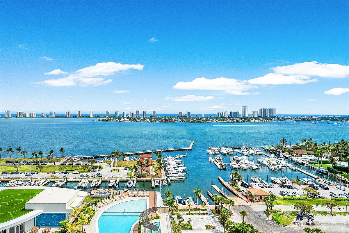 Building Photo - 220 Lake Shore Dr #1508