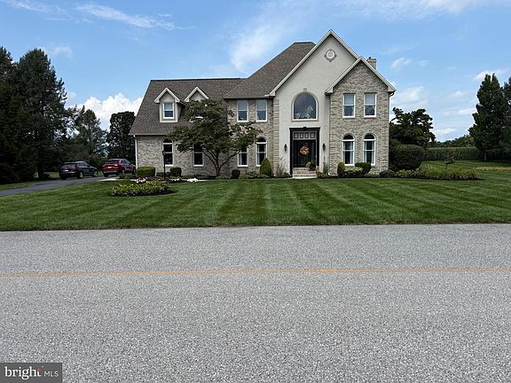 3rd image of 18 Tiffany Dr