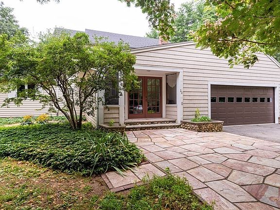 4th image of 20 Parker River Dr