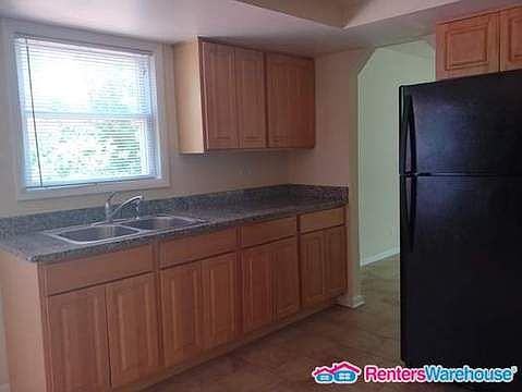 5th image of 4650 Farmington Ave