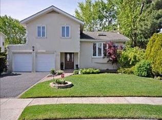 907 Jewel Dr, Valley Stream, NY 11581