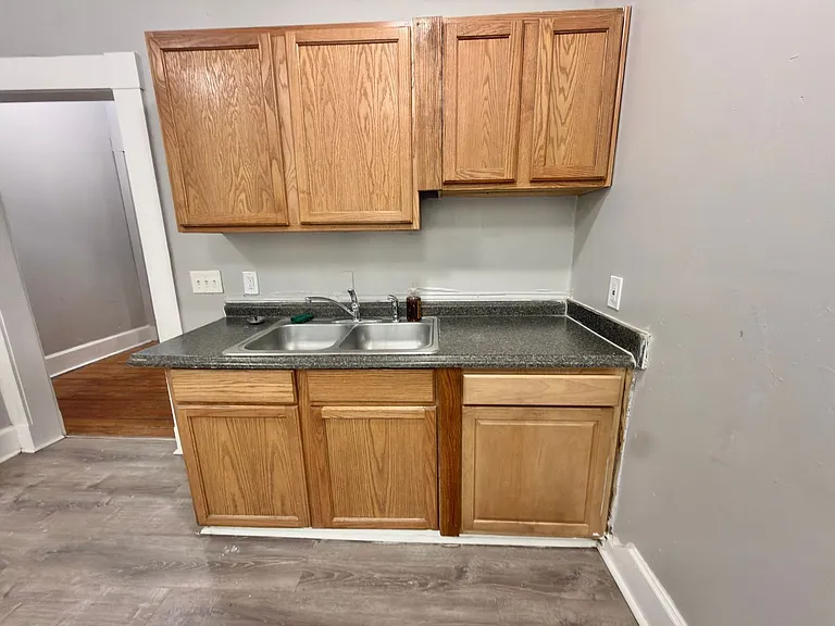2271 Vine St — Photo 8