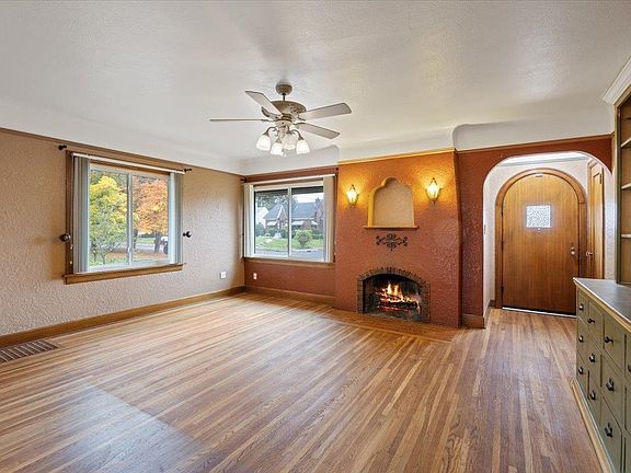 4th image of 3721 N Normandie St