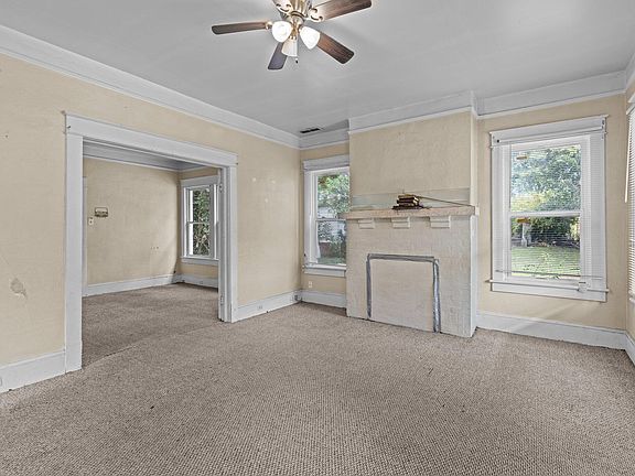 4th image of 212 Charles St