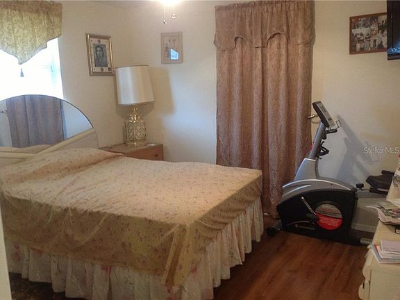 3rd image of 3811 Redwood Dr