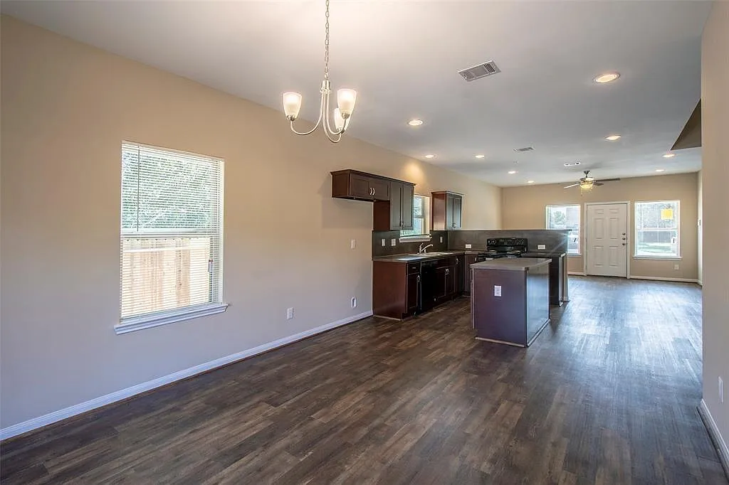 3 bed, 2.5 bath, 1594 sqft, $1,400 — Photo 4